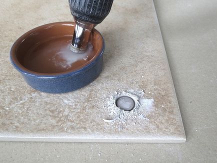 Cum să găuriți o gaură în plăci ceramice