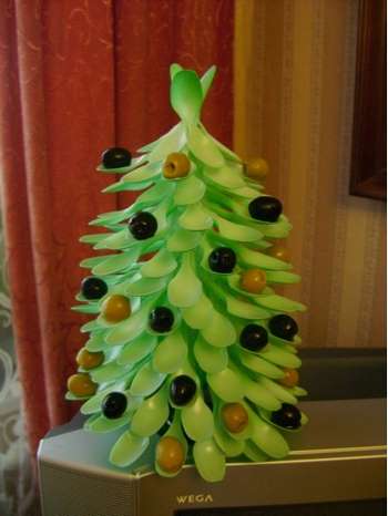 Hogyan készítsünk egy karácsonyfa a műanyag poharak