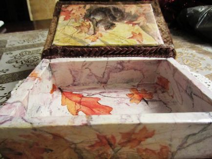 Hogyan készítsünk utánzás márvány felhasználásával velencei vakolat, decoupage és csempe a kezüket (gipsz) Hogyan készítsünk utánzás márvány felhasználásával velencei vakolat, decoupage és csempe a kezüket