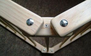 Cum de a face un limitator pentru un copil un manege din lemn, cu o grilă, sub forma unei barci