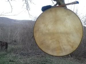Cum să ai grijă de o tamburină de munte și să ajustezi sunetul