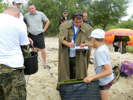 Карась смажений на багатті, рибалка на Дніпро в Кременчуці і його околицях