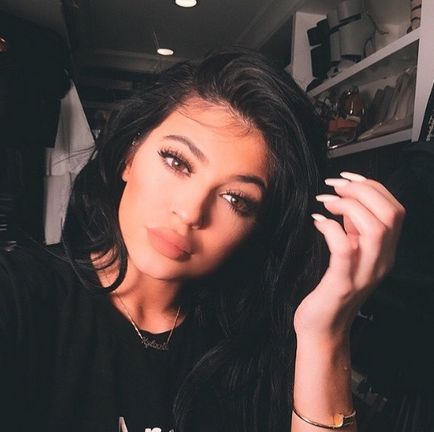 Kylie Jenner înainte și după operația plastică - 300