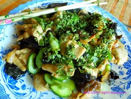 Китайська кухня куряче філе з грибами і огірком, світ навколо мене