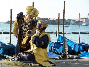 Costume pentru carnavalul venețian din soare