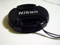 Atașați capacul obiectivului la camera Nikon d40 - magazie - margine caldă