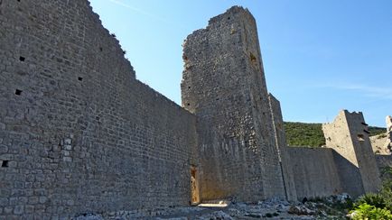 Cetatea zidului în g