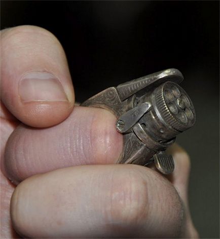 Büntető hatóságok tolvajok gyűrű revolver, pisztoly gyűrű (fotó) Büntető hatóságok tolvajok gyűrű revolver pisztoly gyűrű