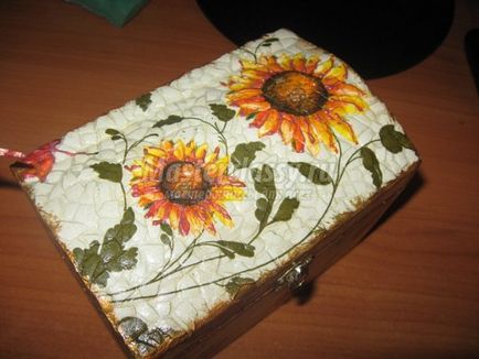 Koporsó decoupage technikával