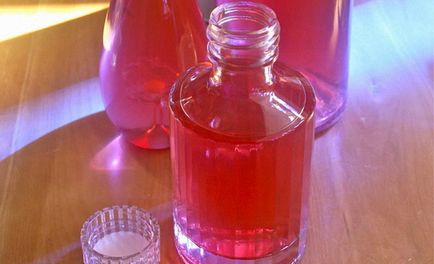 Likőr tea rózsaszirom a házi receptek, hogyan készíthetünk ízletes italok (szirmok) Likőr tea rózsaszirom a házi receptek, hogyan készíthetünk ízletes italokat