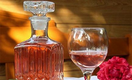Likőr tea rózsaszirom a házi receptek, hogyan készíthetünk ízletes italokat (házi) Likőr tea rózsaszirom a házi receptek, hogyan készíthetünk ízletes italokat