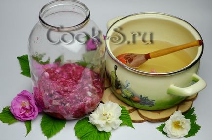 Лікер з пелюсток чайної троянди - найкращий рецепт - покроковий рецепт з фото, напої