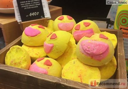 Lush, un lanț de magazine - cosmetice proaspăt manuscrise provine din Marea Britanie