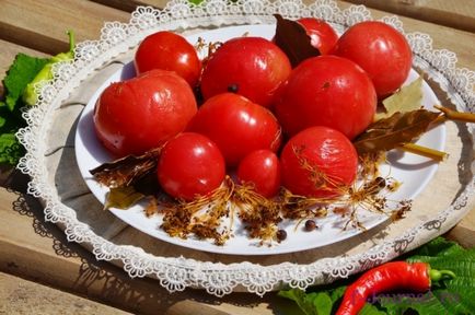 Малосольні помідори на зиму швидкий класичний рецепт