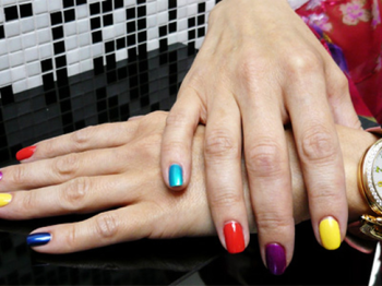 Манікюр «нігті різних кольорів» способи нанесення лаку