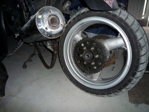 Schimbați cauciucul din spate kawasaki zzr 1200