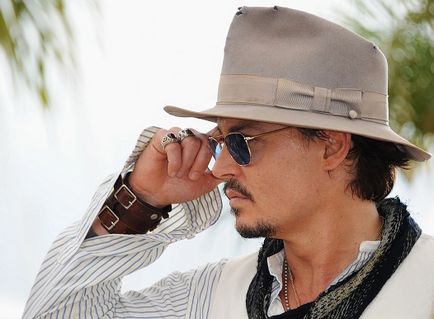 Moda cum sa imbraci un barbat in stilul lui Johnny Depp