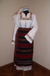 Costum popular moldovenesc