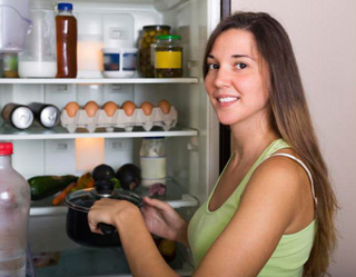 Lehetséges, hogy készítsen egy hűtőszekrény fekvő, és hogyan kell csinálni