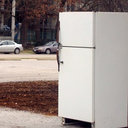 Lehetséges, hogy készítsen egy hűtőszekrény fekvő, és hogyan kell csinálni