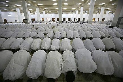 Мусульманська молитва в зображенні