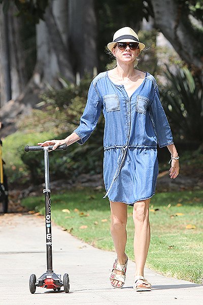 Naomi Watts pentru vacanta de familie