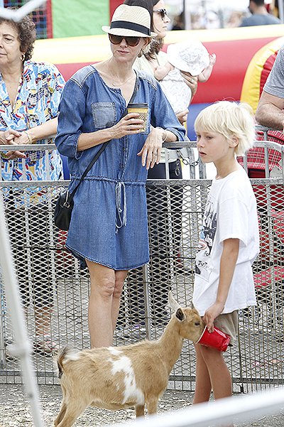 Naomi Watts pentru vacanta de familie