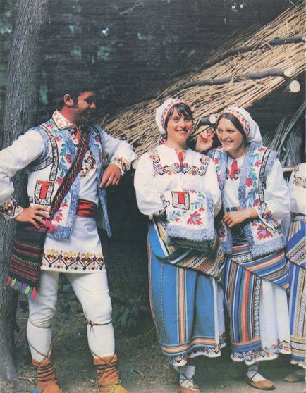 Costum popular din Moldova - perunica