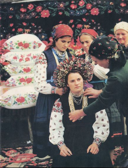 Costum popular din Moldova - perunica