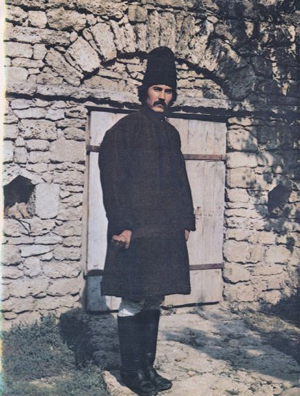 Народний костюм Молдавії - Перуниця