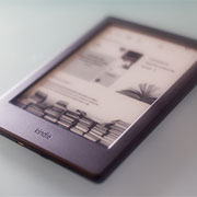 Огляд amazon kindle 8 кращий з недорогих рідерів