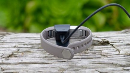 Áttekintés tracker FitBit alta, fitness - karkötő SmartWatch