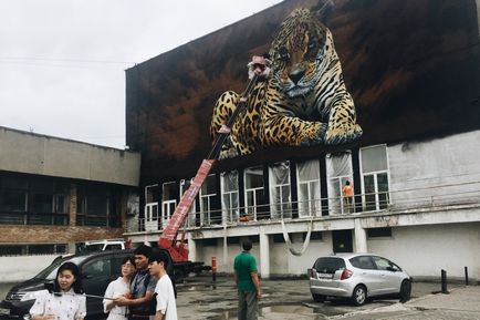Величезний леопард на видовий владивостока підкреслив її плачевний стан - місто в