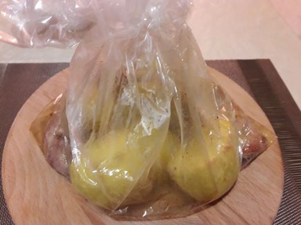 Стегенце з картоплею та грибами в пакеті для запікання - прості рецепти