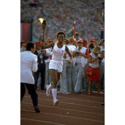 Flacăra olimpică este interesantă! (aprinde flacara olimpica) Flacăra olimpică este interesantă!
