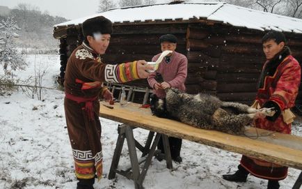 Cultura funerară a lui Buryats este comunicată de președintele consiliului comunităților șamanilor din regiunea Baikal