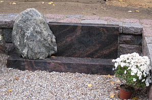 Пам'ятники на могилу на Пихтінском кладовищі від 5960 р