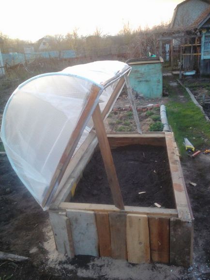 Greenhouse-mellkas kezével () Greenhouse-mellkas kezével
