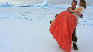 Prima nuntă britanică din Antarctica - serviciul rusesc bbc