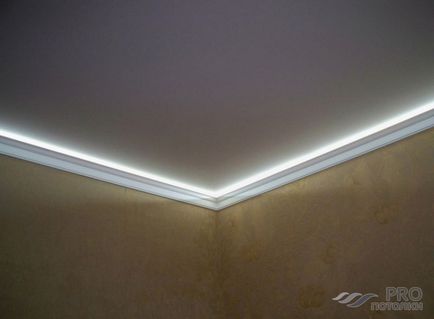 Tavan pliabil sub banda LED-uri cum se face iluminarea panoului de placaj pentru tavan (fotografie),