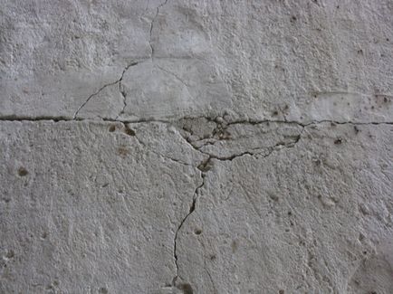 Чому кришиться цементна стяжка, що робити