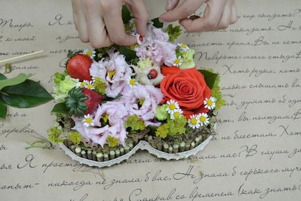 Cadou pentru Ziua Îndrăgostiților cu inimă de flori