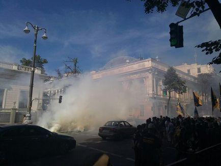 Rada a început revolte în cursul a mers bombe de fum - știri politice ucrainene - a început