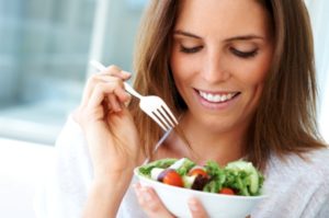 Nutriția corectă, prânzul, principiile și regulile pe care trebuie să le consumați la prânz