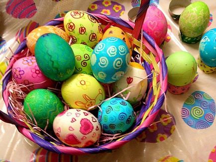 Розфарбовуємо яйця на Великдень своїми руками