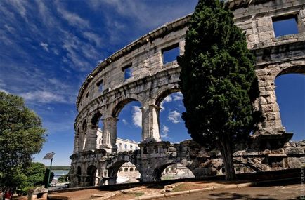 Amfiteatrul roman al orașului Pula