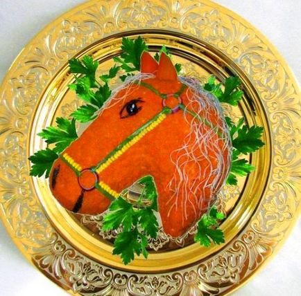 Salatele - un cal - decorăm salatele de Anul Nou sub forma unui cal