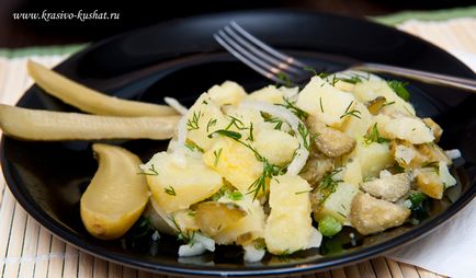 Saláta a burgonya és savanyúság - a recept képpel, az étel az élet
