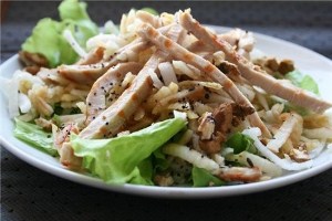 Salata cu rețete de gătit de pui afumat cu fotografie