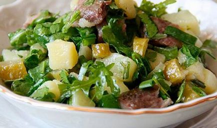 Salată cu castraveți murate